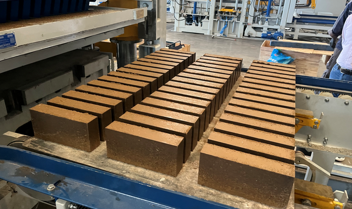 ZN1500 volautomatische baksteenfabricagemachine ondersteunt klant in Oost-China bij het gebruik van slibbronnen